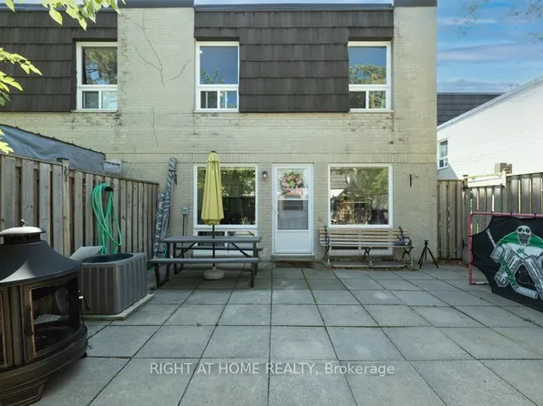 23 Four Winds Dr #13, Toronto, ON M3J 1K7