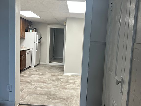 2nd image of 254 Freeport Rd #3