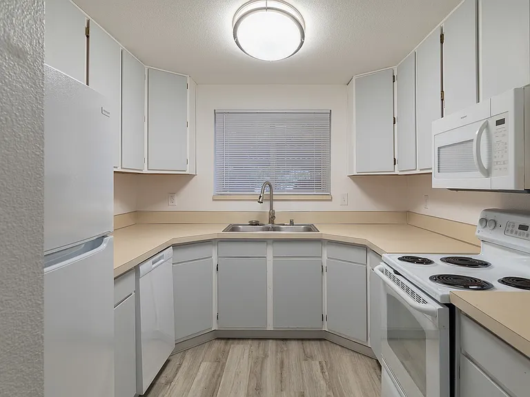 E-02 2x2 F 970SQFT (1)