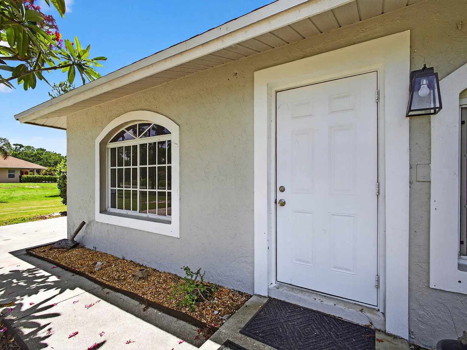 3 bed, 2.0 bath, 1148 sqft, $3,400 — Photo 4