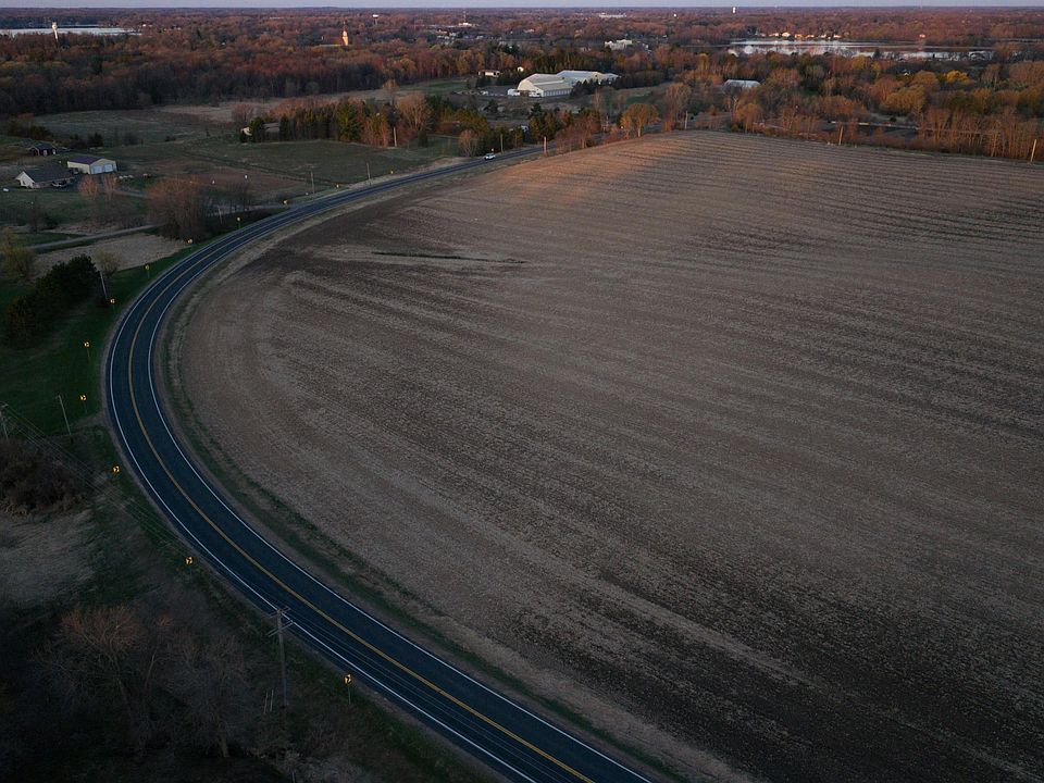 1st image of 4 Park Trl