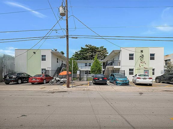 5th image of 1710 NW 1st Ct APT 12