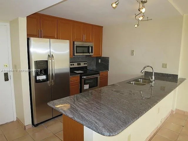 600 NE 36th St #517 — Photo 3