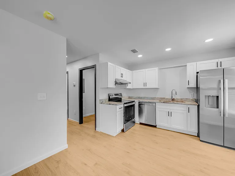 122 N East Ave #C — Photo 3