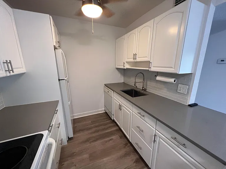 875 NW 13th St #421 — Photo 1