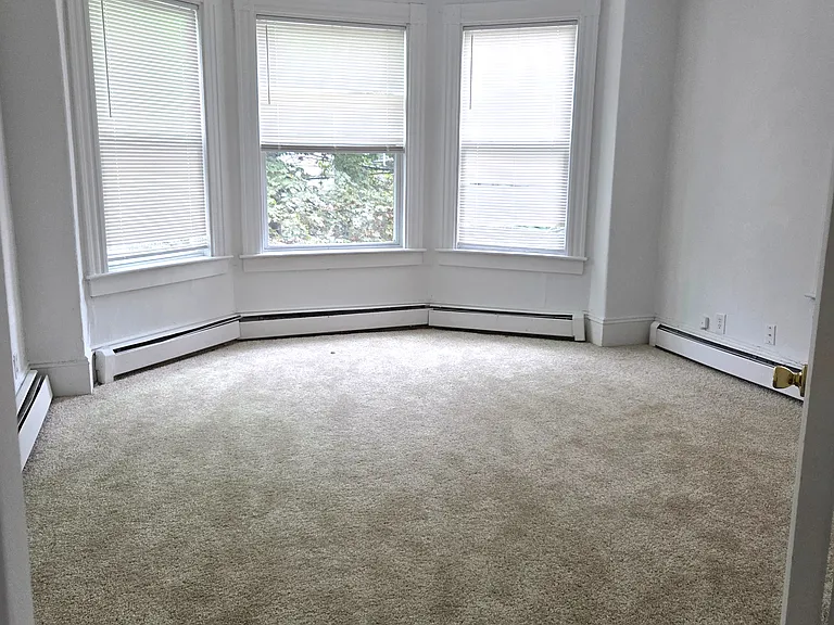 35 Belknap St — Photo 4
