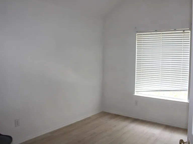 1608 Broadmoor Dr — Photo 12