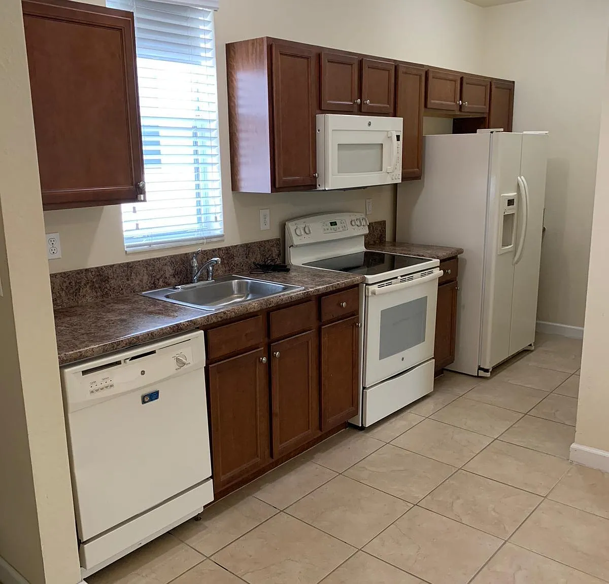 Studio, 450 sqft, $1,600 — Photo 1