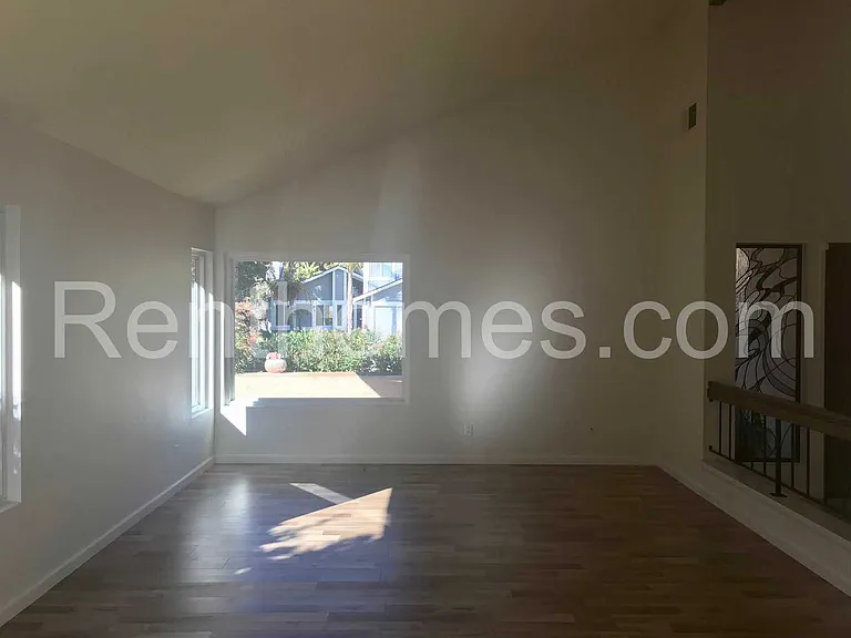 11245 Forestview Ln — Photo 3