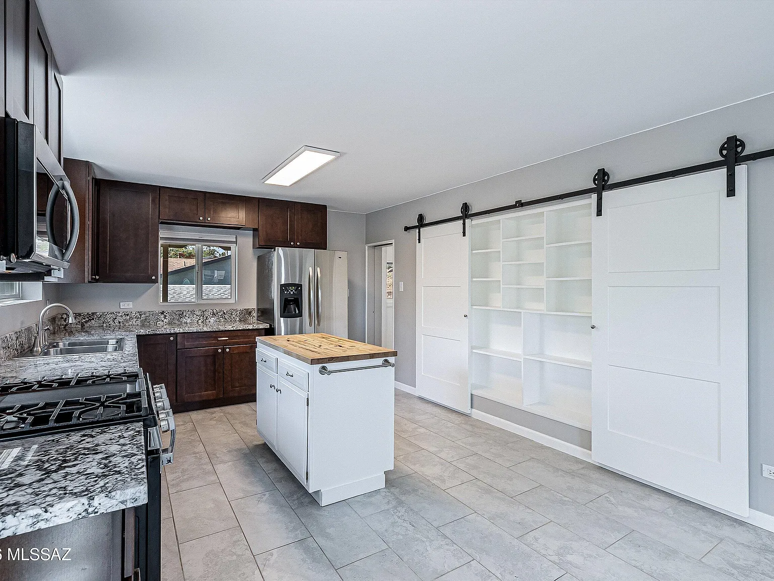 3 bed, 1.0 bath, 1313 sqft, $1,670 — Photo 4