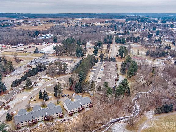 5th image of 427 W River Park Dr