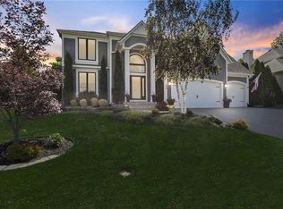 506 NE Oaks Ridge Dr, Lees Summit, MO 64064