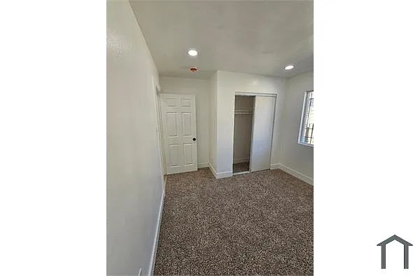 Building Photo - 135 W 109th Pl