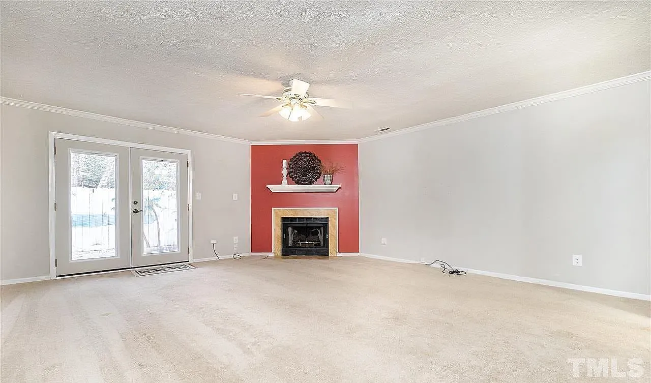 2 bed, 2.5 bath, 1332 sqft, $1,600 — Photo 2