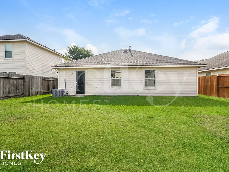 7919 Raven Creek Ln — Photo 18