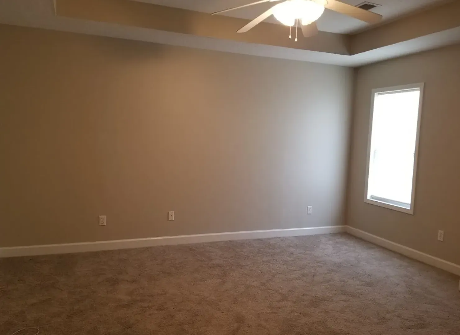 Welcome to your next home! 4 Bed 2 Bath — Photo 4