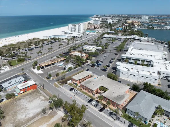 121 46th Ave APT 2G, Saint Pete Beach, FL 33706
