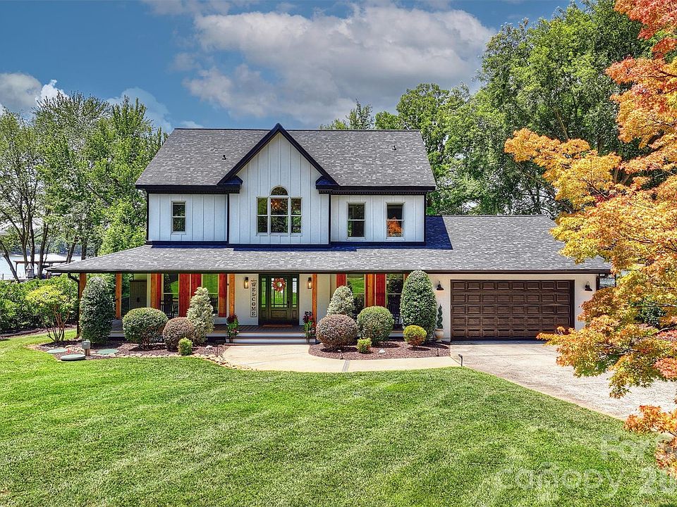 1st image of 119 Sterling Oak Ln
