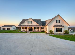 104 Schoolhouse Ln, Spicewood, TX 78669