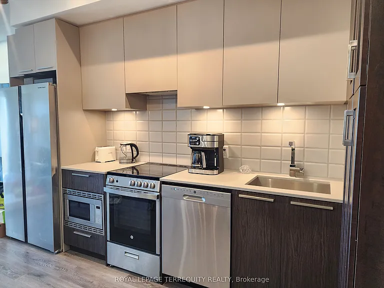 4208 Dundas St W #610 — Photo 24