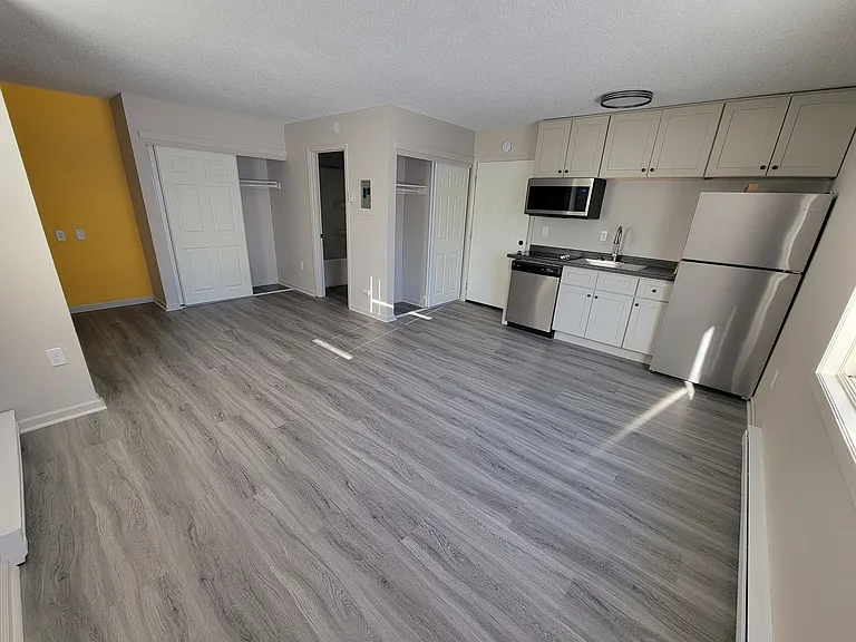 1526 E Superior St #5 — Photo 6