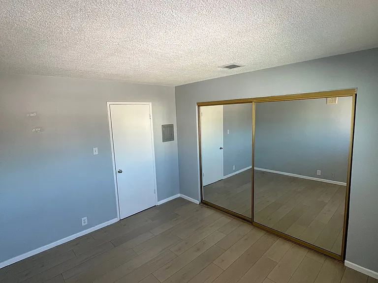1420 Walnut Ave #8 — Photo 7
