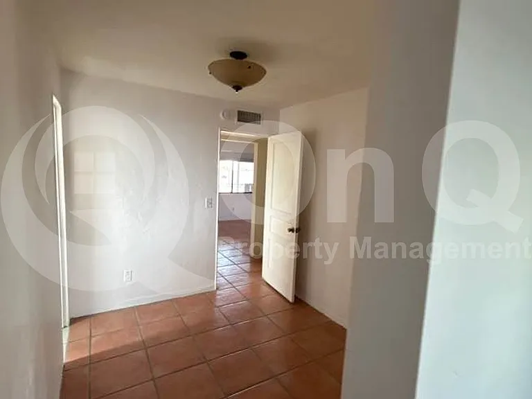 1002 E Simmons St — Photo 14