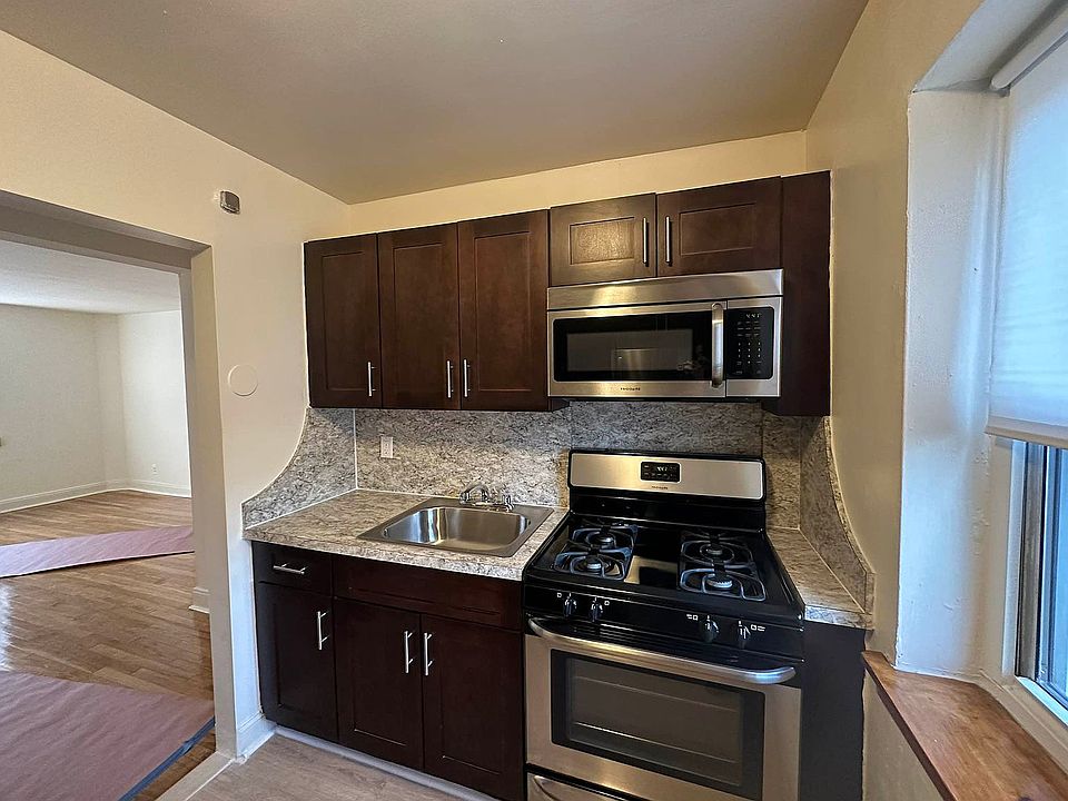1st image of 44 Clinton Pl Floor 2