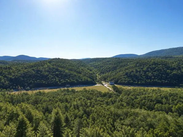 400 Crossings View Rd, Paw Paw, WV 25434