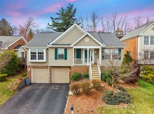 207 Oakbrook Cir, Pittsburgh, PA 15220