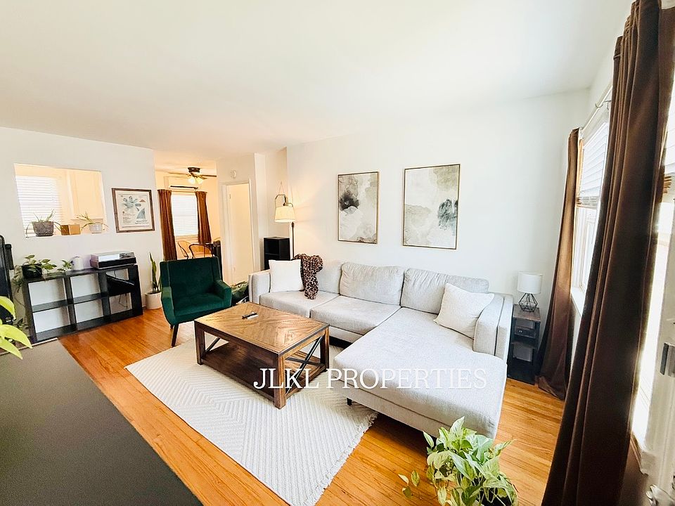 1st image of 3092 Meade Ave