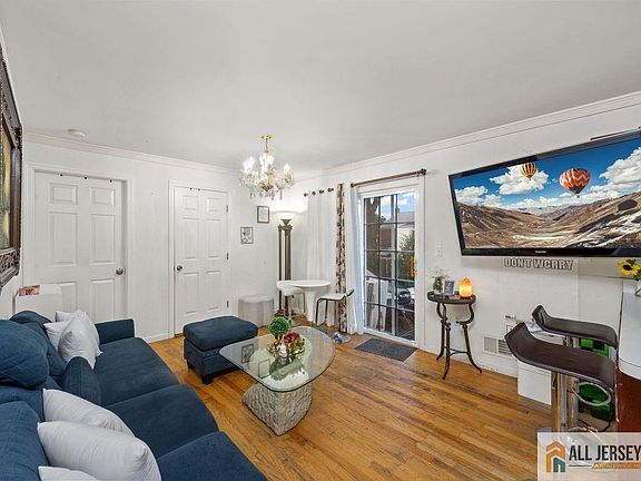 5th image of 716 Carlock Ave
