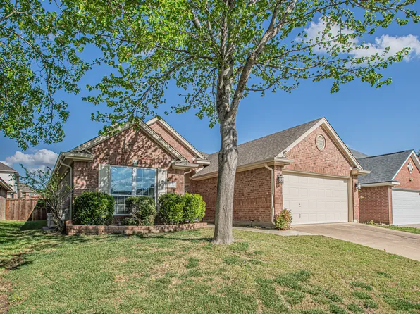 7732 Summerbrook Cir, Fort Worth, TX 76137