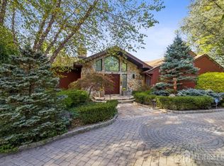 951 Scioto Dr, Franklin Lakes, NJ 07417