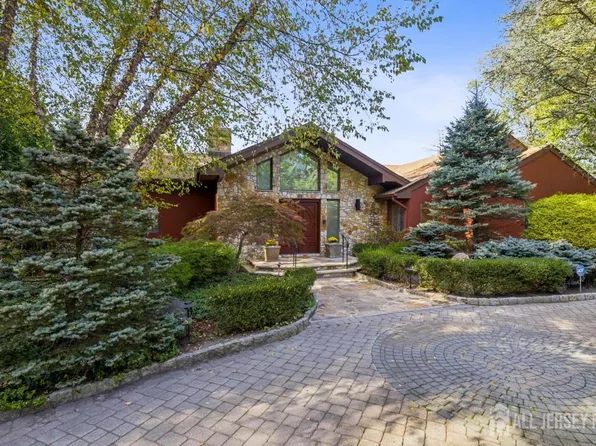 951 Scioto Dr, Franklin Lakes, NJ 07417