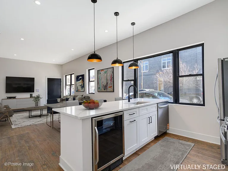 846 N Ashland Ave — Photo 3