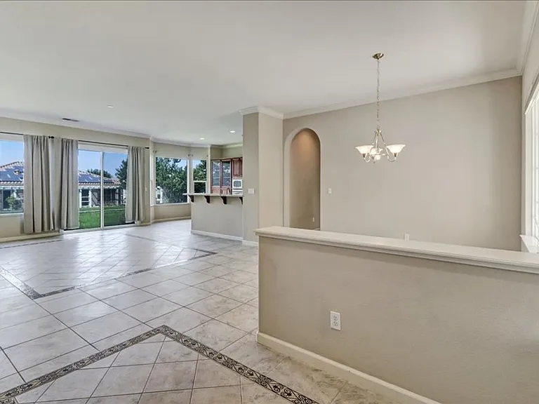507 Arlington Dr — Photo 10