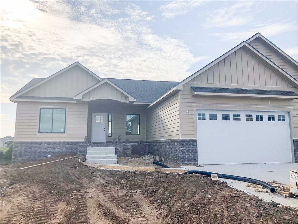 2nd image of 4062 Courtney Cir