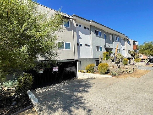 1st image of 14153 Victory Blvd #215