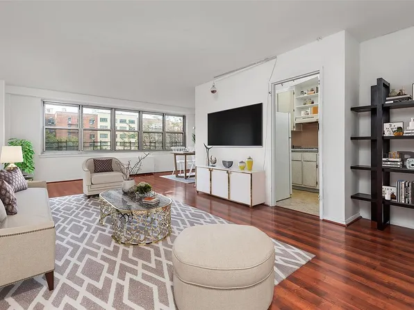 135 Ocean Pkwy APT 4E, Brooklyn, NY 11218