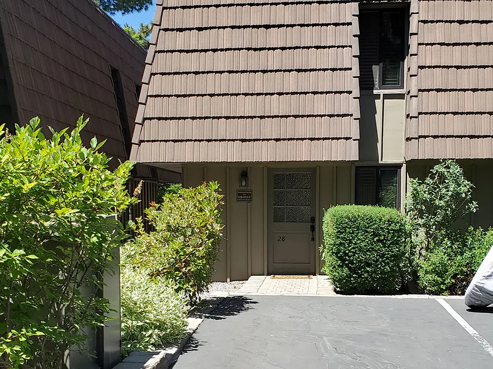 7600 N Lake Blvd #28
