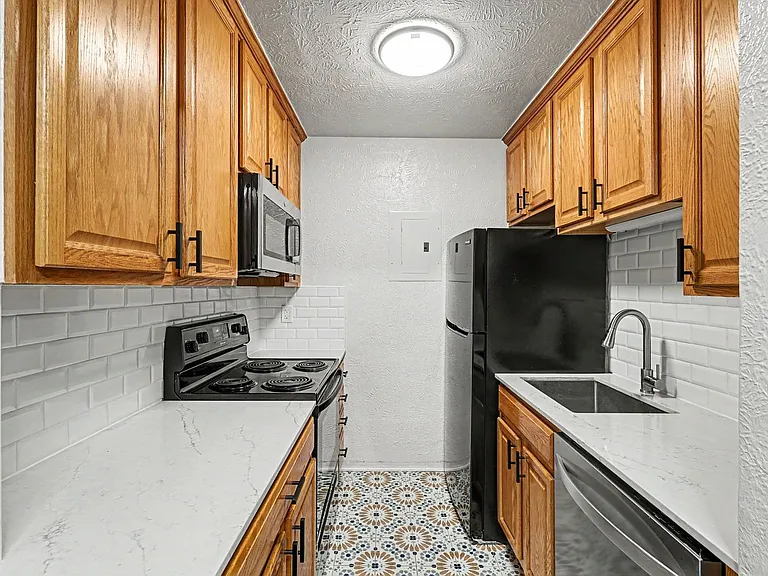 733 E 2nd Ave #105 — Photo 10