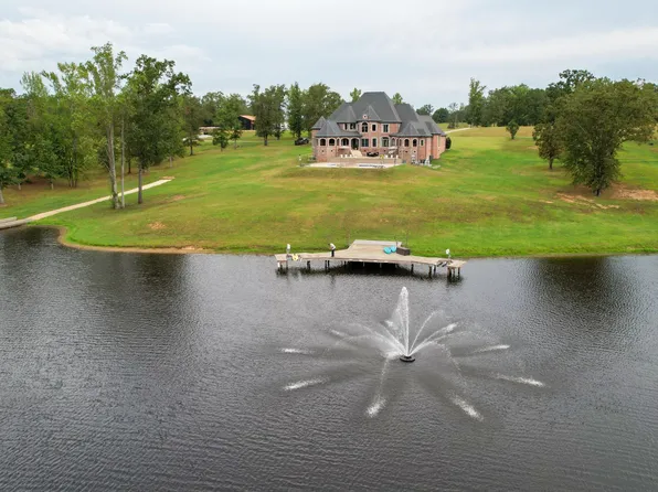 140 Lake Shore Ln, Henderson, TN 38340