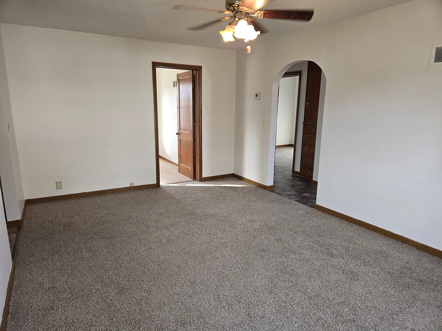 4 bed, 1.5 bath, $1,100 — Photo 4