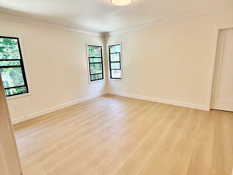 6132 Whitsett Ave — Photo 12