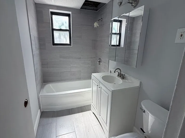 Martin Manor — Photo 18