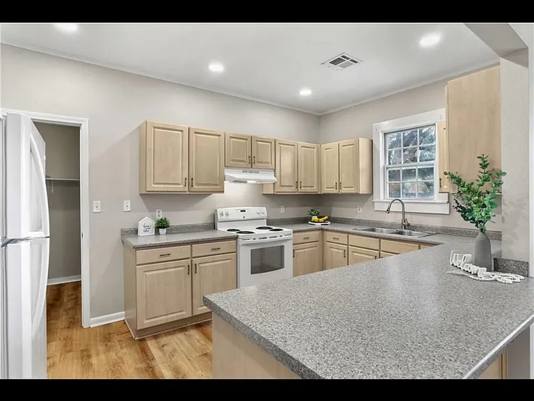406 Early St — Photo 6