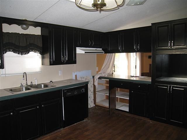 2nd image of 208 Rhine Rd