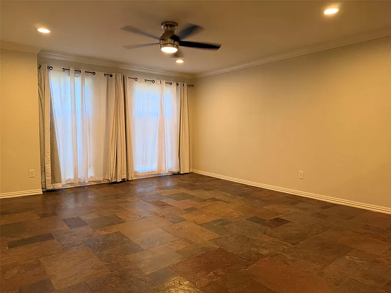 537 N Post Oak Ln #537 — Photo 9