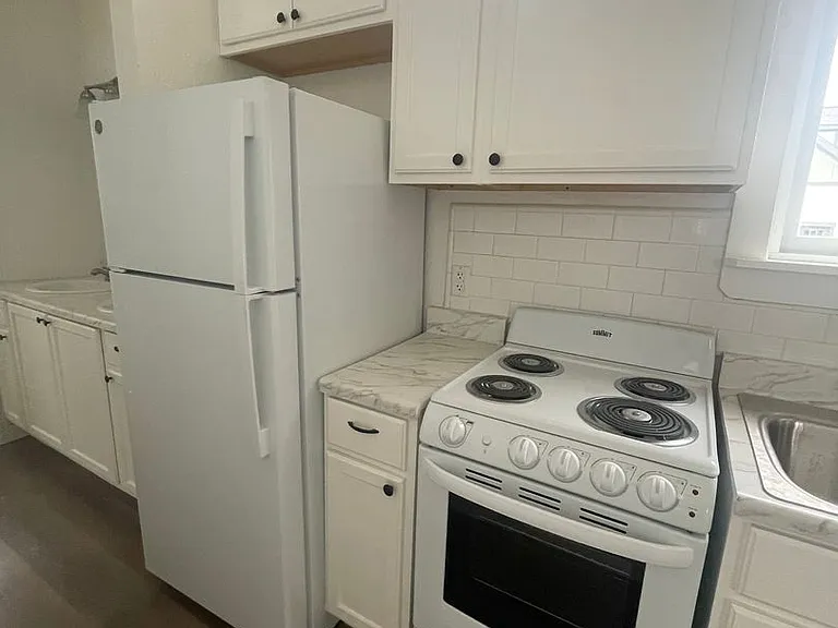 411 Smith St — Photo 9